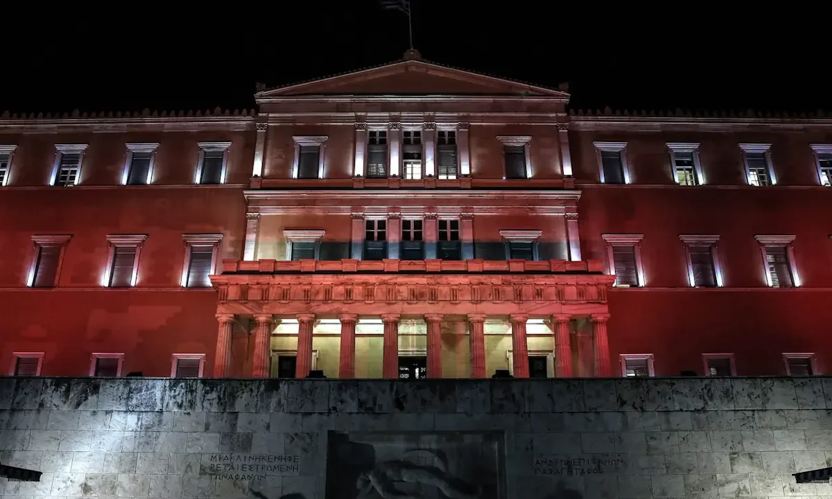 Η κυβέρνηση των «Αρίστων» καταθέτει νύχτα 8 στις 10 τροπολογίες της τελευταίας στιγμής - Απροκάλυπτη υπονόμευση του κοινοβουλευτισμού.