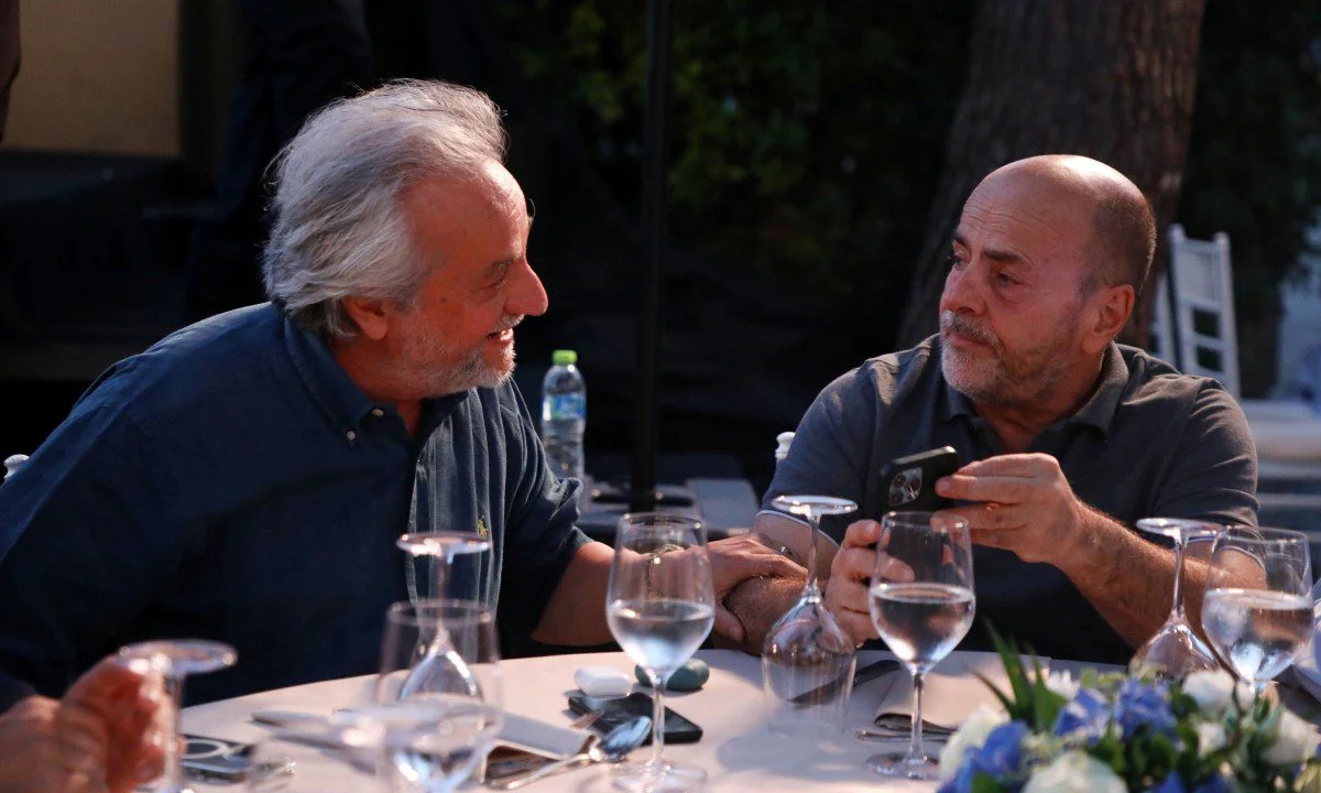Ο Τσάπρας ήταν άλλη μια απόδειξη πως οι σχέσεις Αλαφούζου και Κομπότη παραμένουν εξαιρετικές εδώ και πολλά χρόνια.