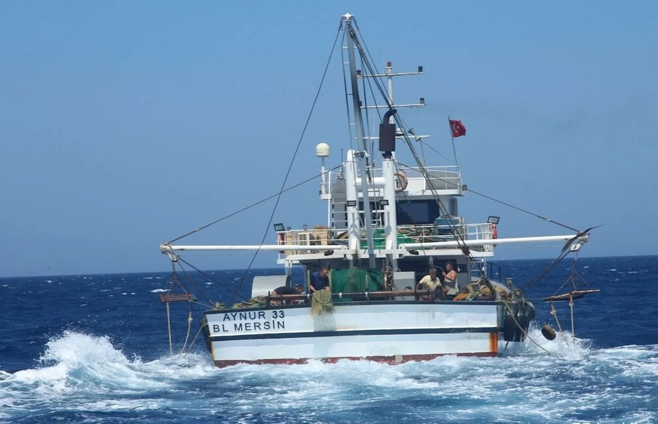 Η οργανωμένη «πειρατεία» των Τούρκων στα νησιά αδειάζει τις θάλασσές μας, λειτουργώντας ως μοχλός αμφισβήτησης της εθνικής μας κυριαρχίας.