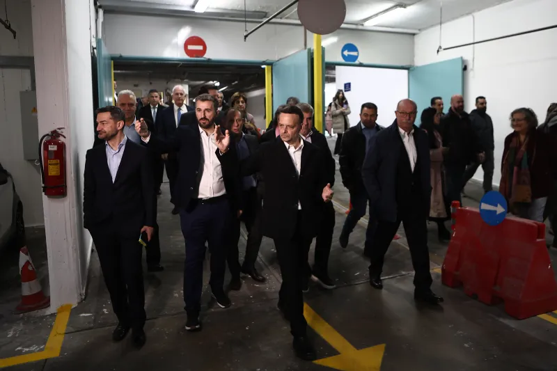 Parkout – Η εφαρμογή του Δήμου Αθηναίων που δείχνει πού αδειάζουν θέσεις στάθμευσης