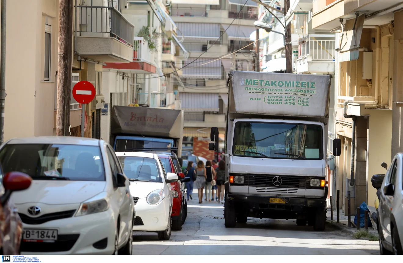 Η εικόνα αποτυπώνει την καθημερινότητα της πόλης, με την πυκνή δόμηση, την πίεση στους δρόμους και τις δυσκολίες στις μετακινήσεις. Πηγή: ΙΝΤΙΜΕ