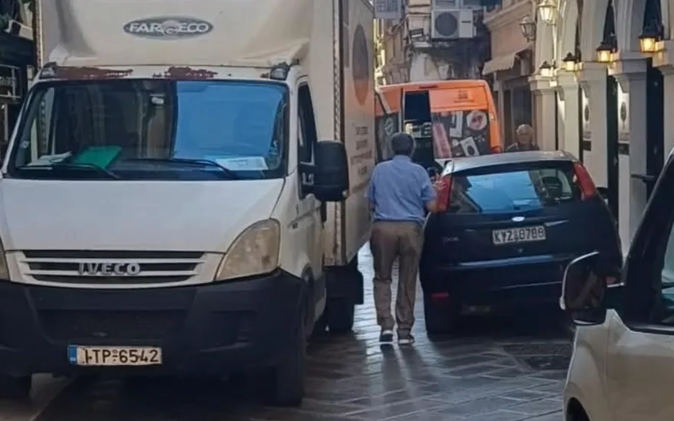 Κυκλοφοριακό χάος με φορτηγά στο κέντρο της Κέρκυρας