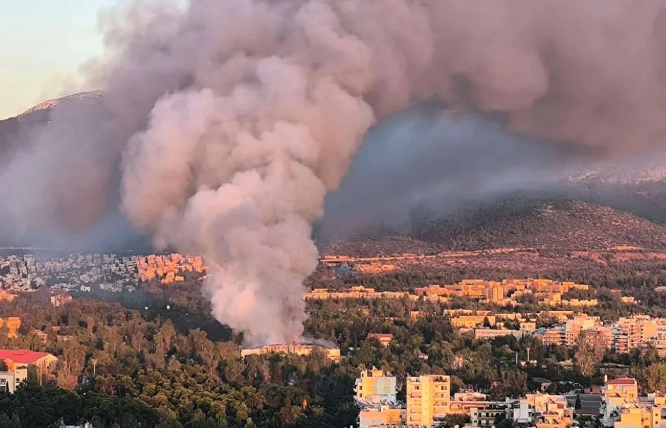 Η φωτιά στο παλιό θέατρο Μπάντμιντον.