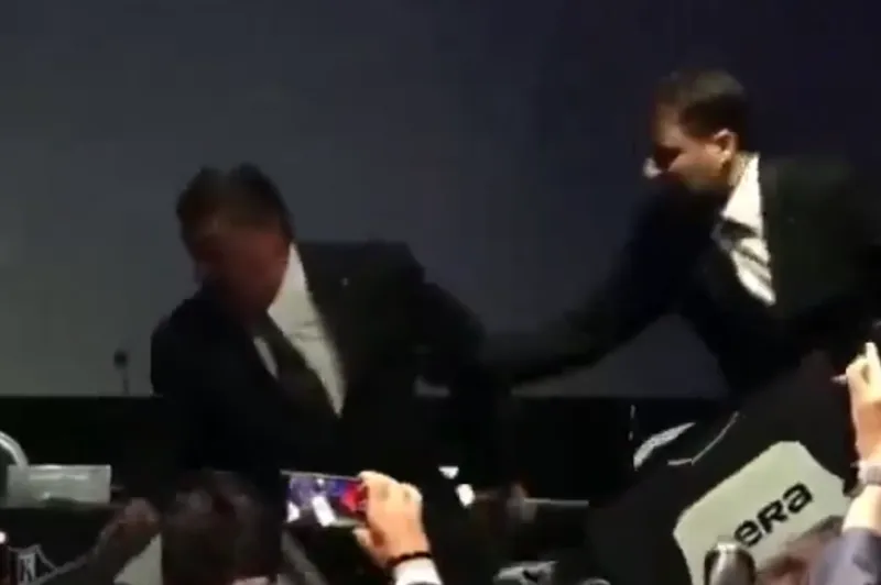 Μπουρδουκλώθηκε ο πρόεδρος της Μπεσίκτας πριν από τη συνέντευξη Τύπου (video)
