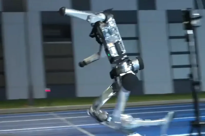 Το humanoid Superman τρέχει με 45,6 km/h και πηδά δύο μέτρα (video)