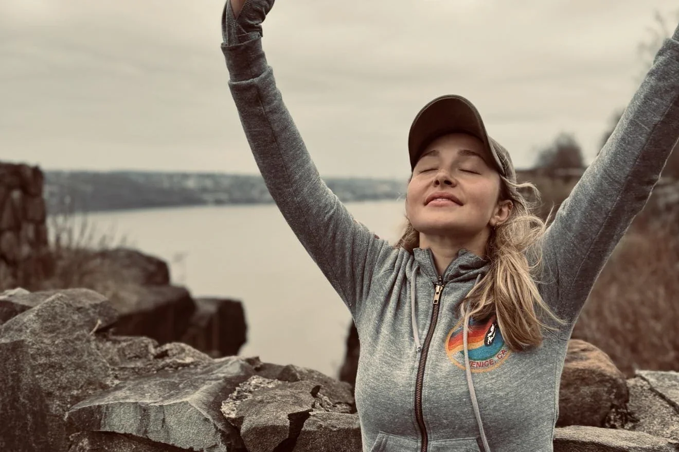 Η DEA συνδράμει την έρευνα για τον θάνατο της Hayden Panettiere. Τι βρέθηκε, τι δείχνει η νεκροψία και γιατί όλοι περιμένουν τις τοξικολογικές εξετάσεις.