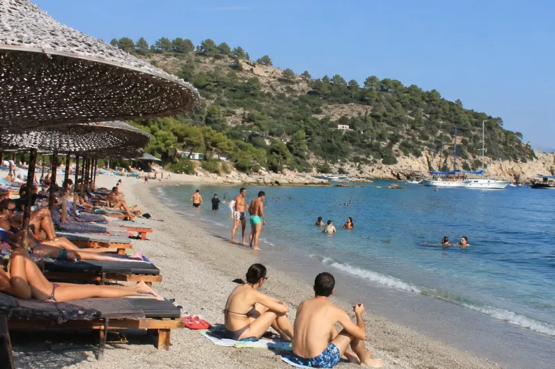 Κινδυνεύει η Ελλάδα από το θαλάσσιο πλάσμα με τα πλοκάμια των 30 μέτρων;