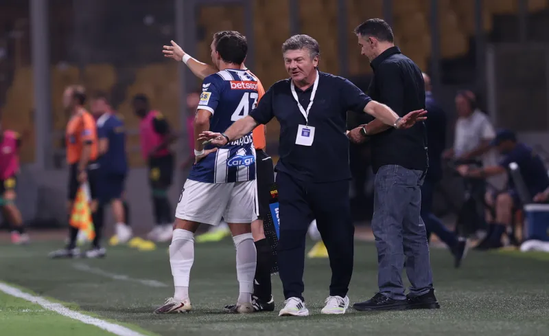 Bρήκαμε τον πρώτο! Ο προπονητής της Super League που θα φύγει πριν ανοίξουν τα σχολεία!