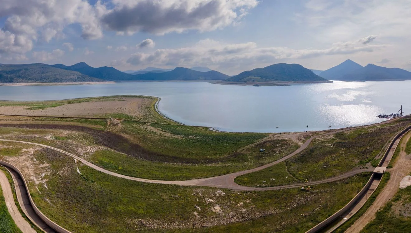 Πόσο νερό πρέπει να πίνουμε μέσα στη μέρα