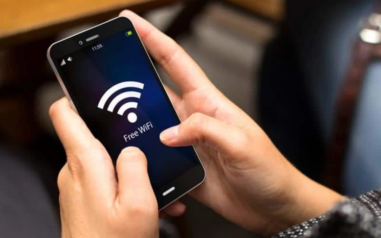 Δημόσιο Wi‑Fi και πώς χρησιμοποιείται με λιγότερο ρίσκο