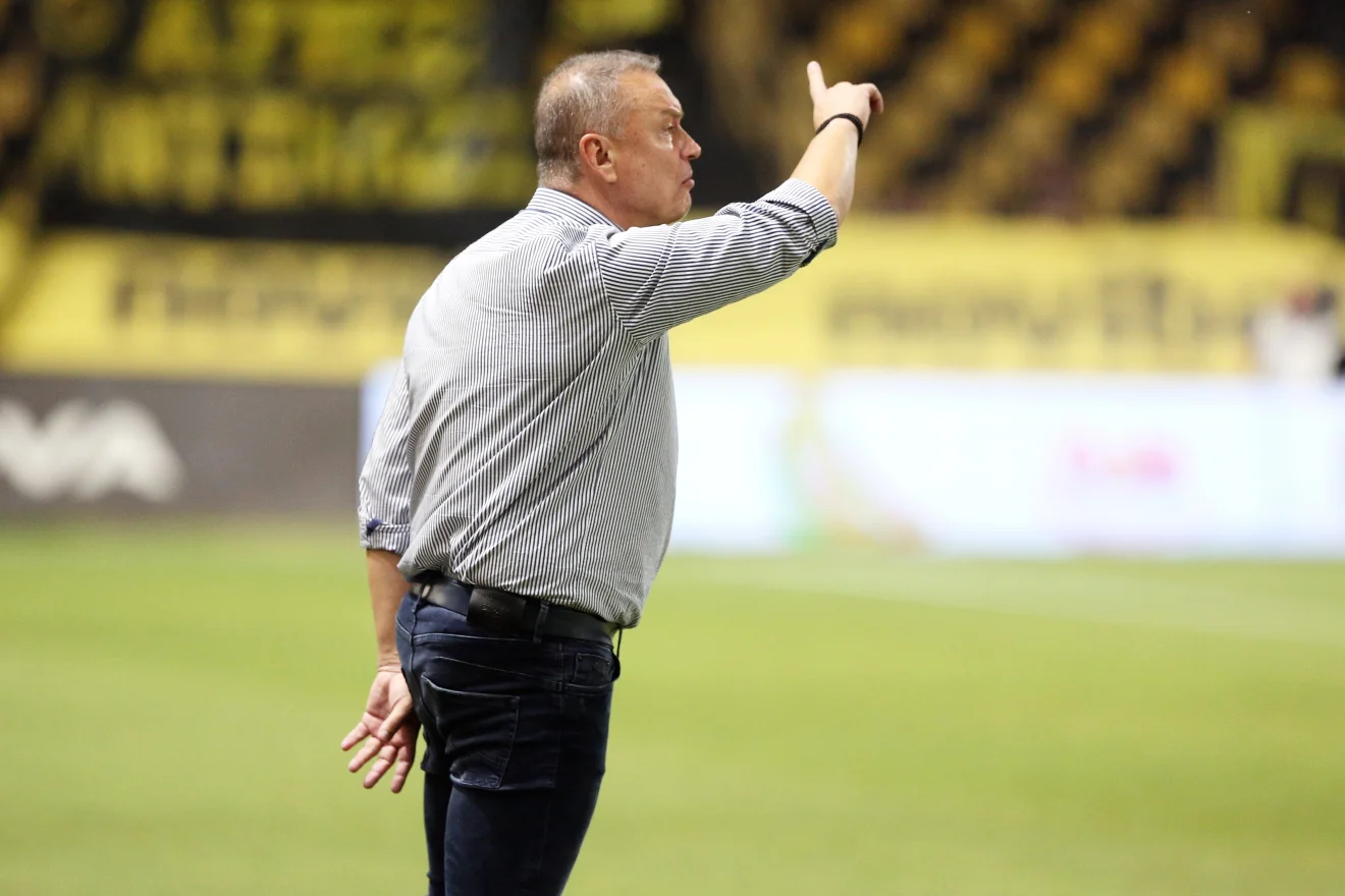 Ποδοσφαιριστές του Άρη σε αγώνα της Super League
