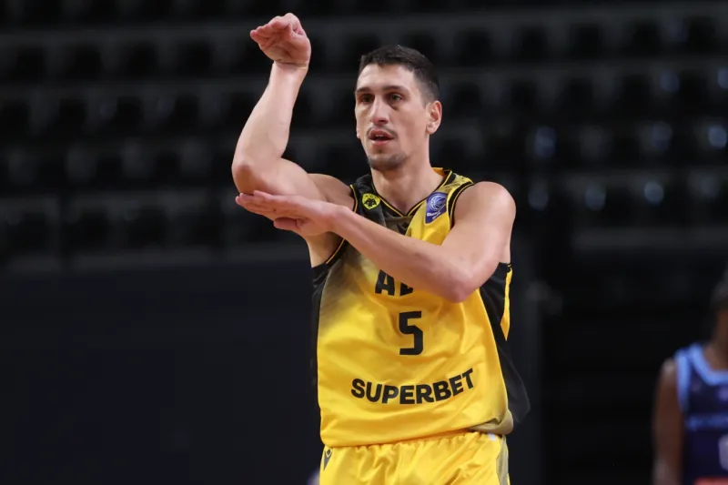 ΑΕΚ – Μύκονος 84 - 79: Το καθάρισε ο Λαρεντζάκης με δύο τρίποντες «βόμβες»!