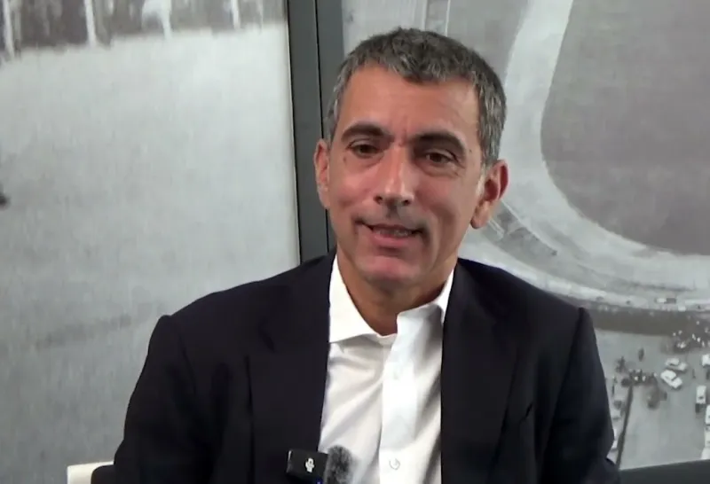 Καρντόσο και δύο συνεργάτες στην έξοδο από τον Ολυμπιακό