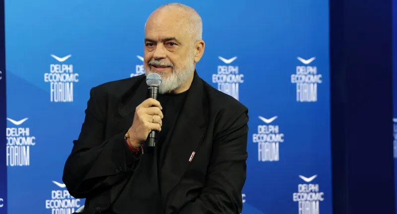 Έντι Ράμα: Καταγγελία για απειλές σε φοιτητές - Η ειρωνεία με τα τρένα στην Αλβανία