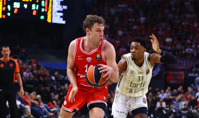 Ολυμπιακός - Φενερμπαχτσέ 61-64: Με ψυχή και Σάσα Βεζένκοβ αλλά πλήρωσε το μπλακ άουτ και λύγισε