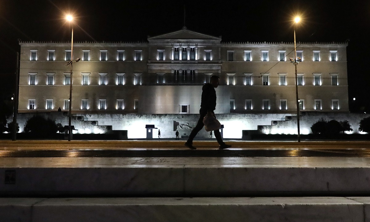 Αθήνα - Θεσσαλονίκη: Δείτε φωτογραφίες μετά την απαγόρευση κυκλοφορίας η οποία εφαρμόζεται από τις 9 το βράδυ έως της 5 το πρωί.