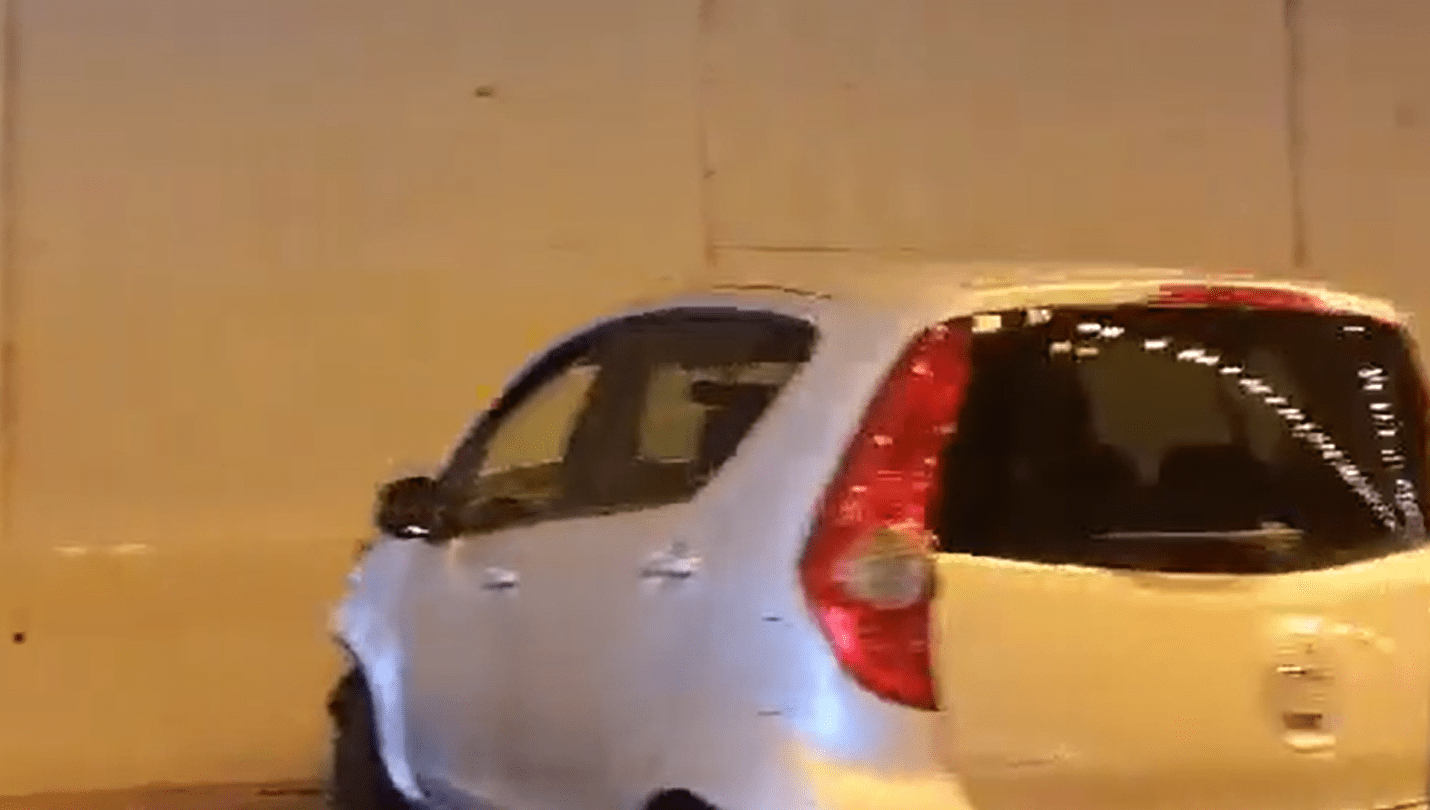 Σοβαρό τροχαίο σημειώθηκε στη Λεωφόρο Ποσειδώνος το πρωί του Σαββάτου (19/6) με αποτέλεσμα να δημιουργηθεί κυκλοφοριακή συμφόρηση.