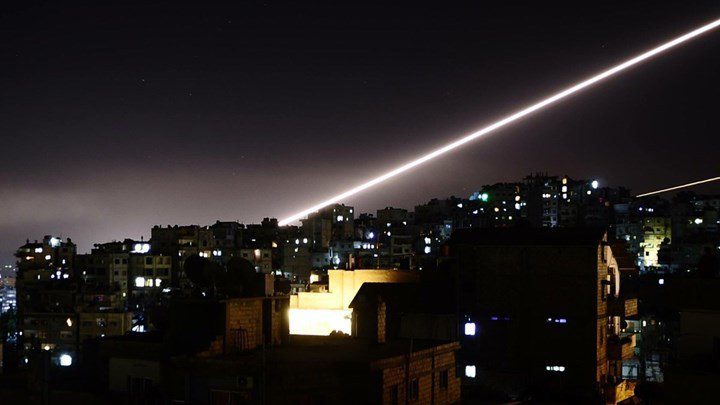 Το Ισραήλ «απάντησε» στο Ιράν με επίθεση στρατιωτικών θέσεων στη Συρία