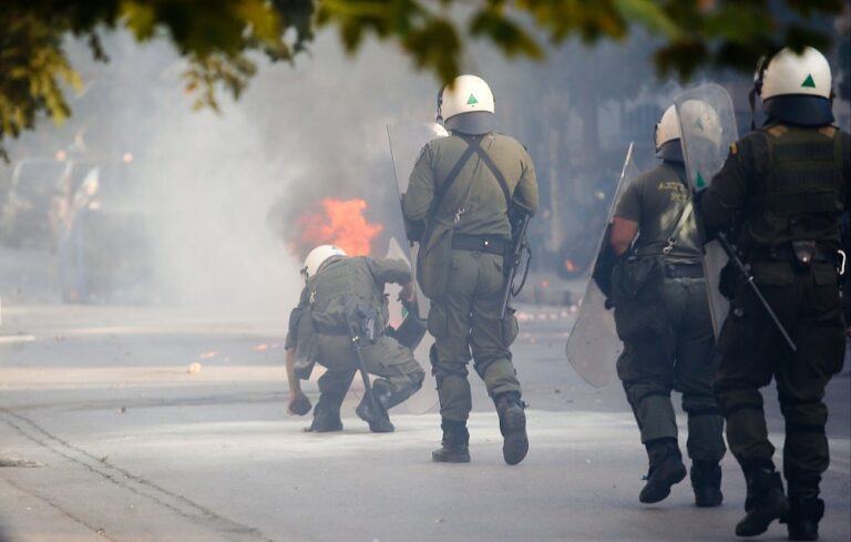 Τραυματίας αστυνομικός στα επεισόδια έξω από την Τούμπα