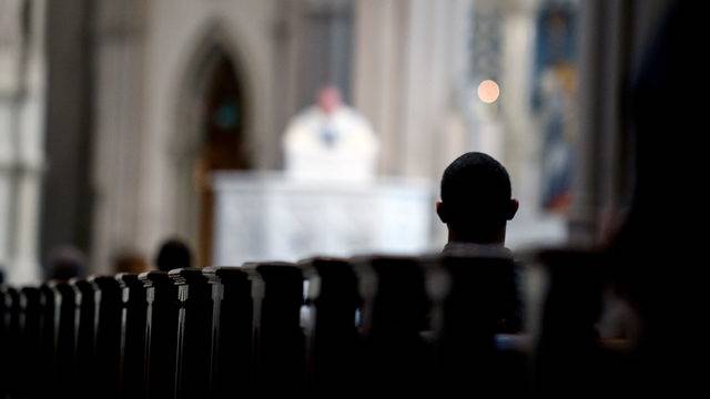 Σχεδόν 700 καθολικοί ιερείς κατηγορούνται για παιδεραστία στο Ιλινόις