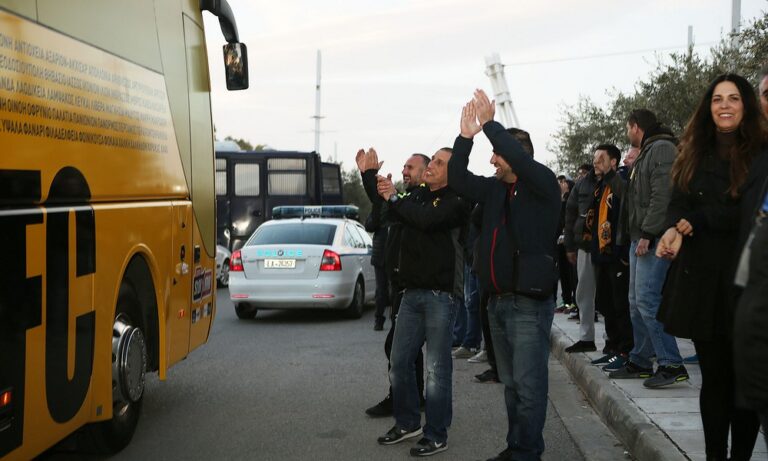 Αποθέωση στο ΟΑΚΑ και «μπινελίκια» στον Σαββίδη (vids)