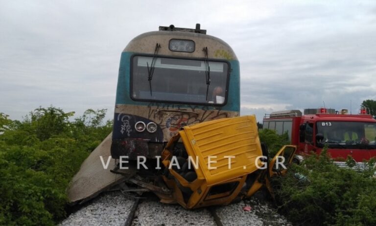 Ημαθία: Σύγκρουση τρένου με ΙΧ – Δύο νεκροί