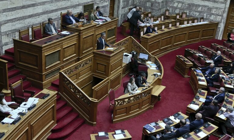 Βουλή: Ψηφίστηκε το νομοσχέδιο για τις 120 δόσεις