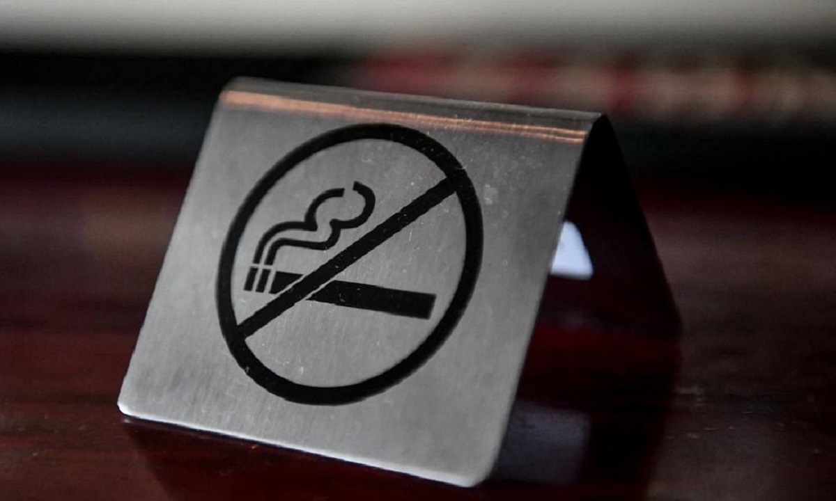 Ρόδος: Επιβλήθηκε το πρώτο πρόστιμο σε καπνιστή