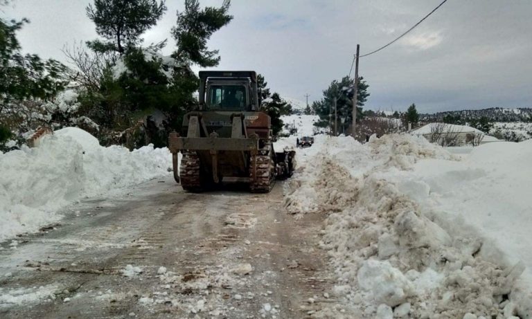 Σαρώνει τη χώρα ο Ηφαιστίωνας: Kλειστοί δρόμοι, προβλήματα και χιόνια σε όλη τη χώρα