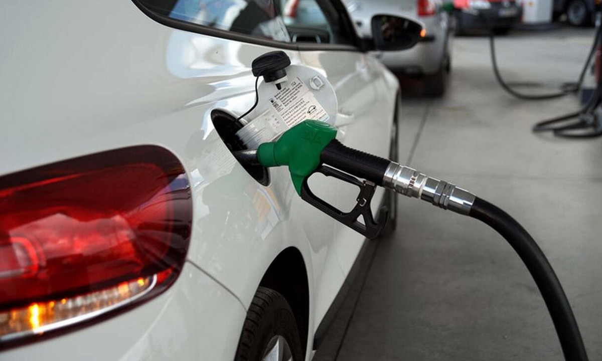 Κορονοϊός: Γιατί στην Ελλάδα είναι ακόμη ακριβή η βενζίνη;
