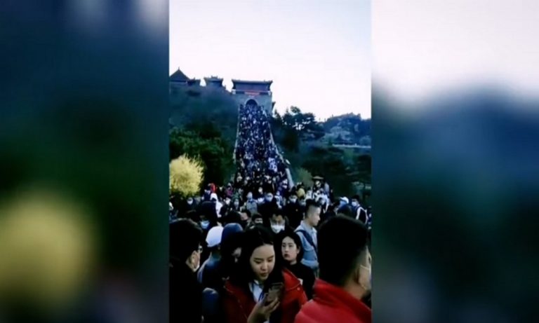 Κίνα: 30.000 άνθρωποι στριμώχτηκαν στο Όρος Τάι (vids)