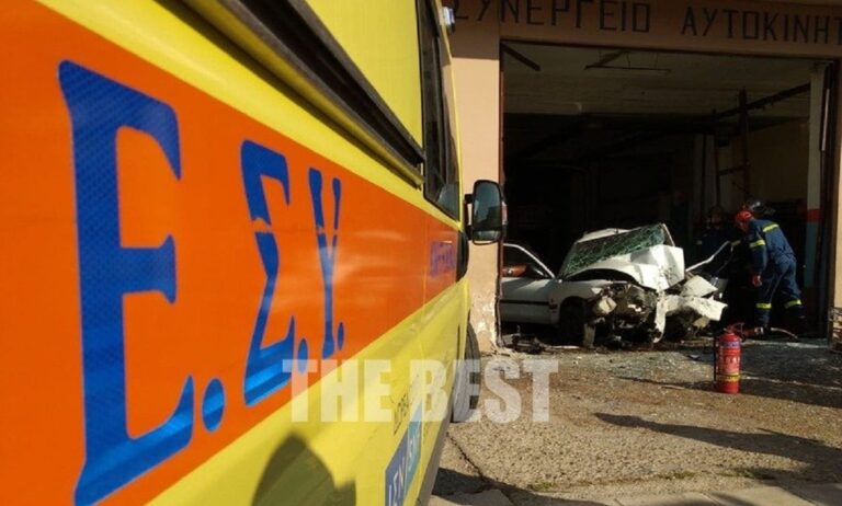 Πάτρα: Αυτοκίνητο «μπούκαρε» σε συνεργείο - Νεκρός φέρεται να είναι ο οδηγός (vid+pics)