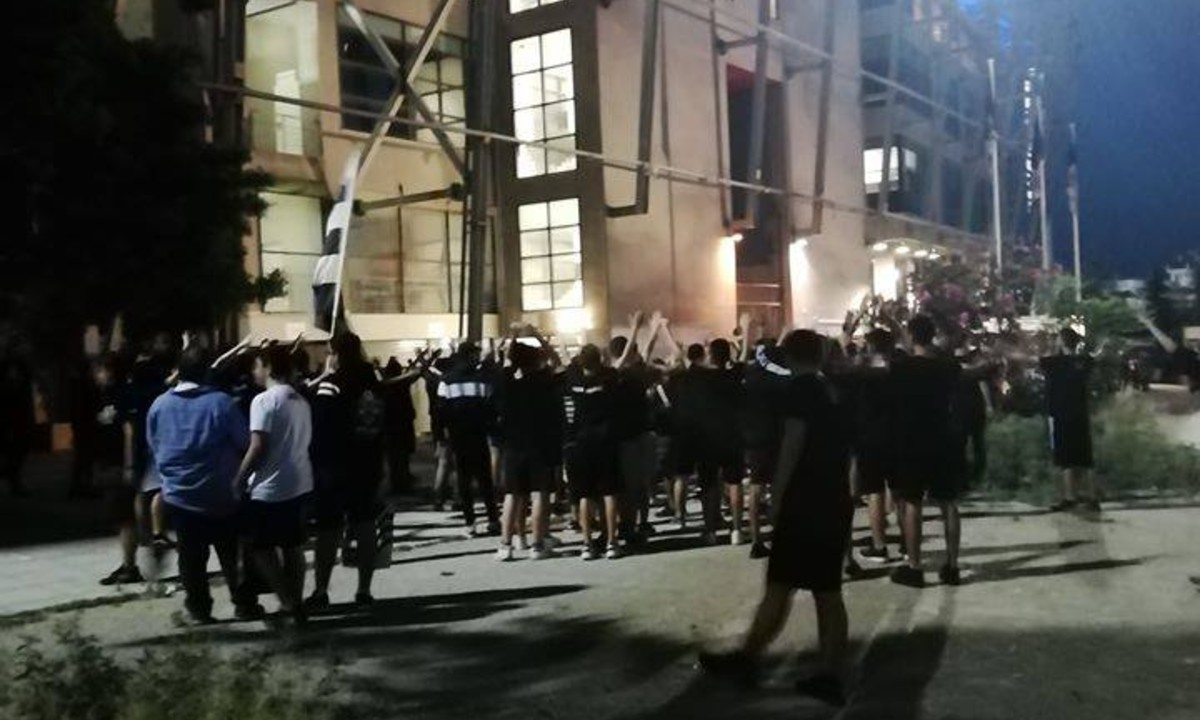 ΠΑΟΚ: Οπαδοί έξω από την Τούμπα κράζουν την ομάδα! (vid)