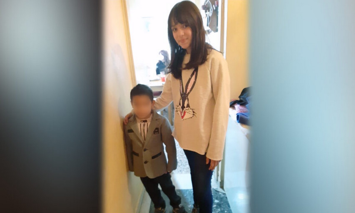 Μαρτυρία ΣΟΚ για τη 10χρονη Μαρκέλλα: «Την είχαν με χειροπέδες, πονούσε στα πλευρά»