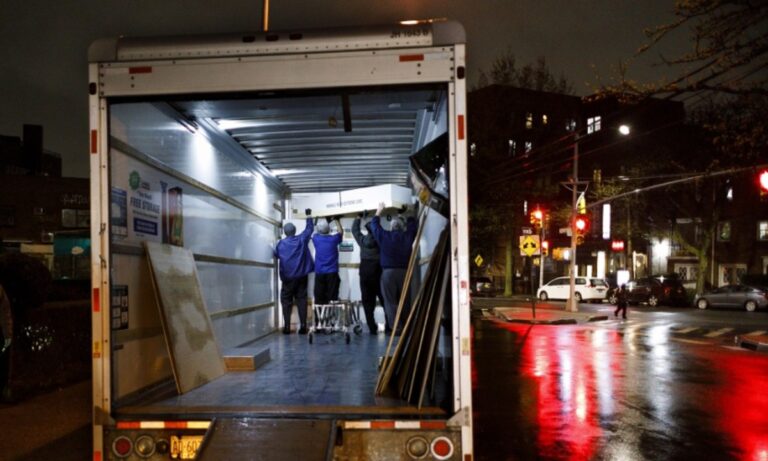 ΗΠΑ – Ασύλληπτο: Παρήγγειλαν φορτηγά ψυγεία λόγω αύξησης νεκρών από κορονοϊό