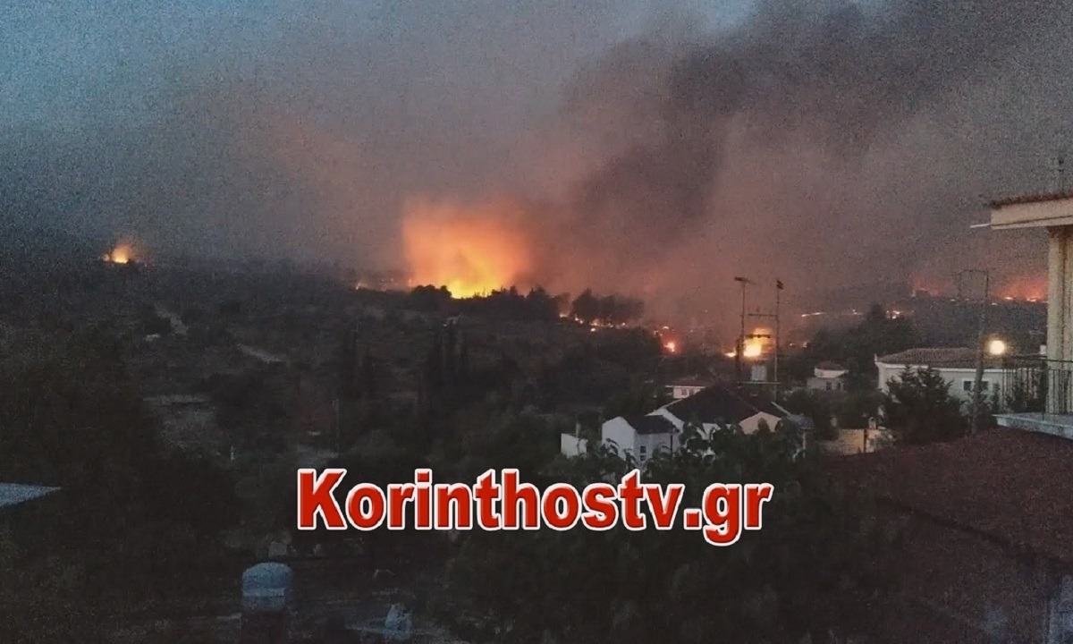Κορινθία: Μαίνεται η φωτιά - Αναφορές για καμένα σπίτια