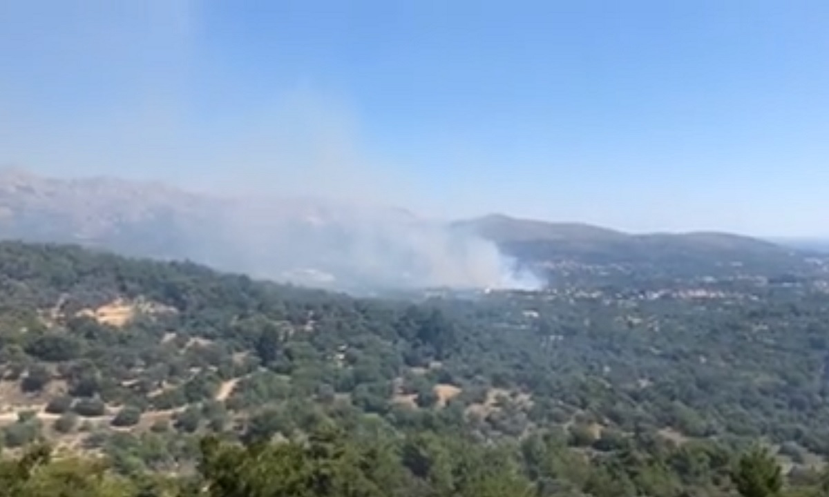 Ανεξέλεγκτη η φωτιά στην περιοχή ΒΙΑΛ στη Χίο - Δύο χωριά εκκενώνονται (pic-vids)