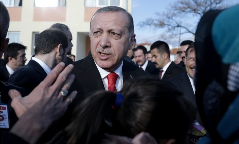 Oruc Reis: Βιάζεται να τελειώνει με την Ελλάδα ο Ερντογάν - «Σκάει» η τουρκική οικονομία