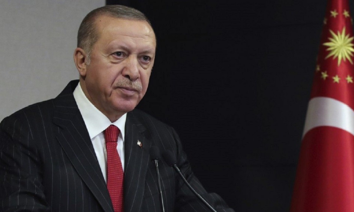 Σε παράκρουση ο σύμβουλος του Ερντογάν: «Νάνοι οι Έλληνες, γίγαντες οι Τούρκοι»