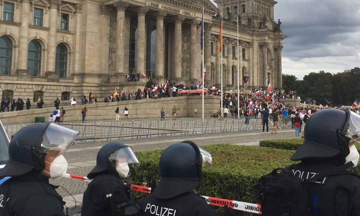 Απόπειρα εισβολής στο γερμανικό κοινοβούλιο – Σοκαρισμένος ο Κουρτς