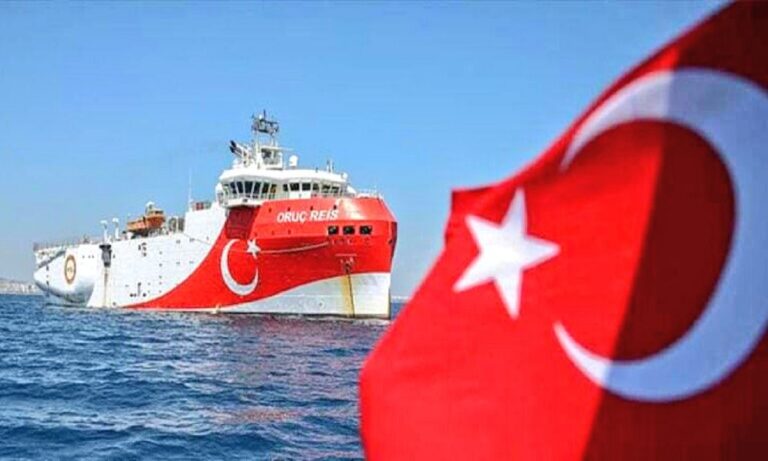 Oruc Reis: Σκηνικό πολέμου – Απέπλευσε ο τουρκικός στόλος από τη Σμύρνη