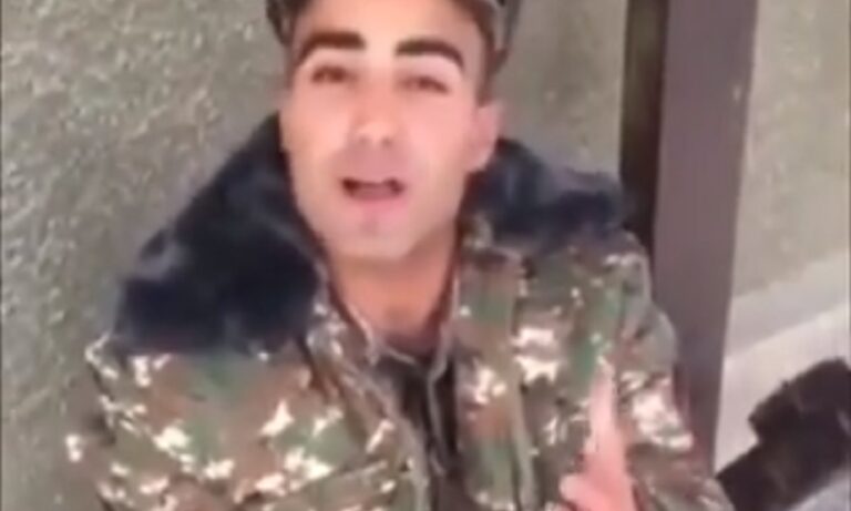 Ναγκόρνο Καραμπάχ: Βίντεο που είδε το φως της δημοσιότητας δείχνει Αρμένιο στρατιώτη που βρίσκεται στο μέτωπο να τραγουδά, ένα τραγούδι αφιερωμένο στην μητέρα του.