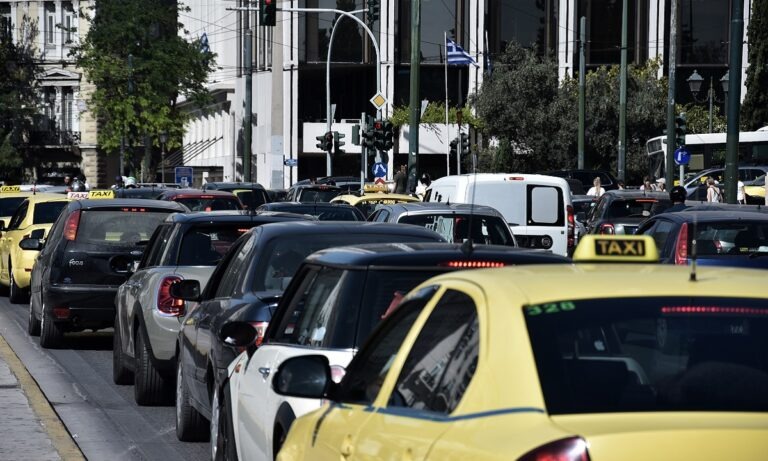 Κακοκαιρία – Αθήνα: «Μποτιλιάρισμα» στους δρόμους – Πτώση δέντρου στις γραμμές του ΗΣΑΠ (vid)