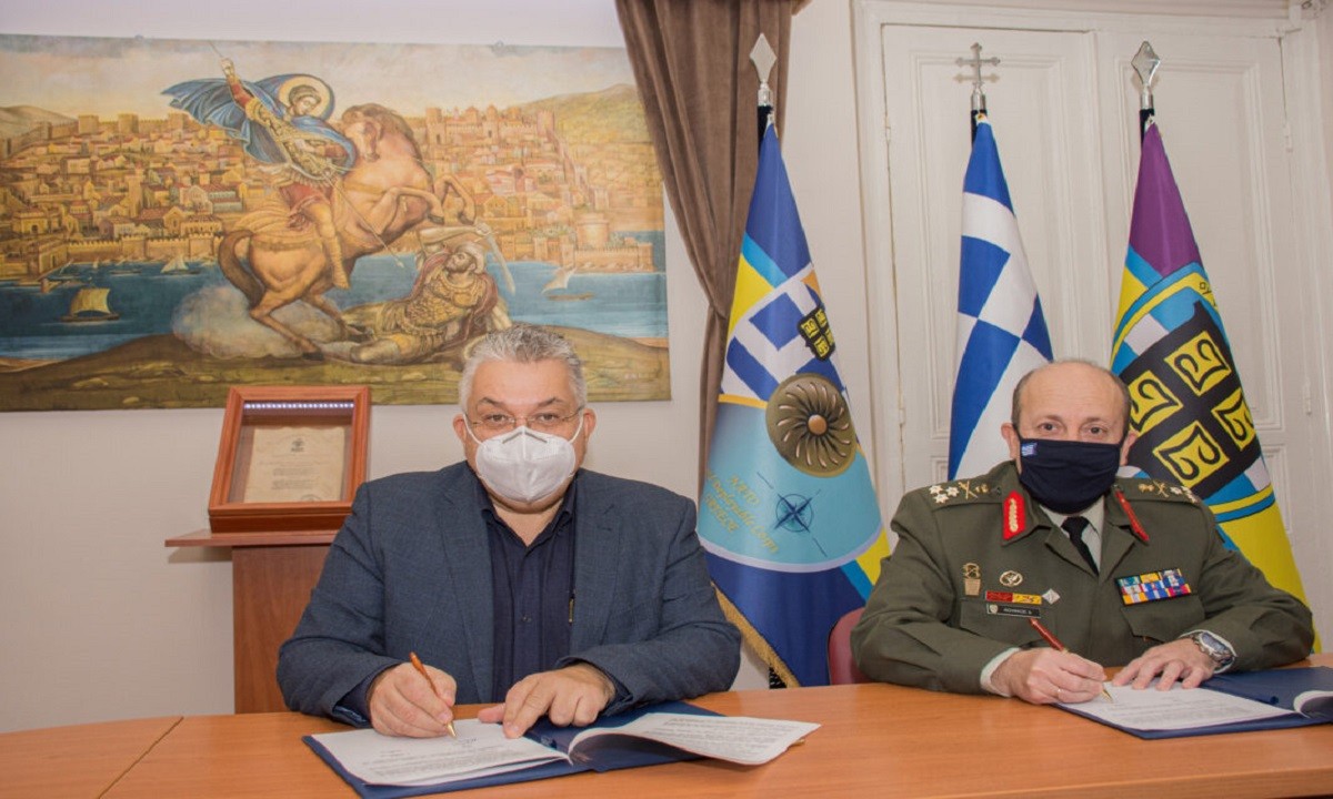 Ένοπλες Δυνάμεις: Το Σάββατο 12 Δεκεμβρίου υπεγράφη μνημόνιο συνεργασίας μεταξύ του Γ΄ Σώματος Στρατού (Rapid Deployable Corps – Greece, Γ΄ ΣΣ/NRDC-GR) και του Αριστοτέλειου Πανεπιστημίου Θεσσαλονίκης (ΑΠΘ)