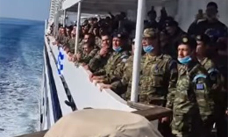 Καστελόριζο: Viral στα social media γίνεται βίντεο που δείχνει Έλληνες στρατιώτες να τραγουδούν τον Εθνικό Ύμνο και το Μακεδονία Ξακουστή, ενώ πλησιάζουν στο Καστελόριζο.