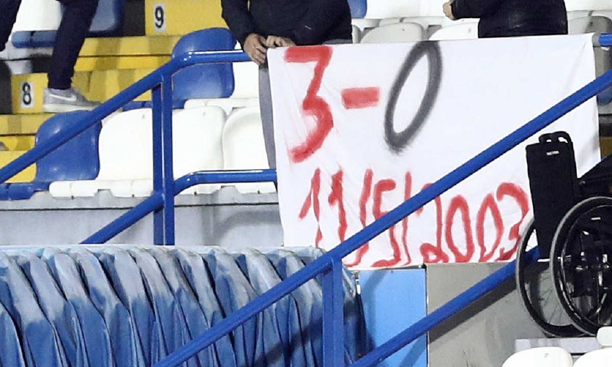 Απόλων Σμύρνης - Ολυμπιακός: Πανό πάνω από τη φυσούνα για το 3-0 της Ριζούπολης