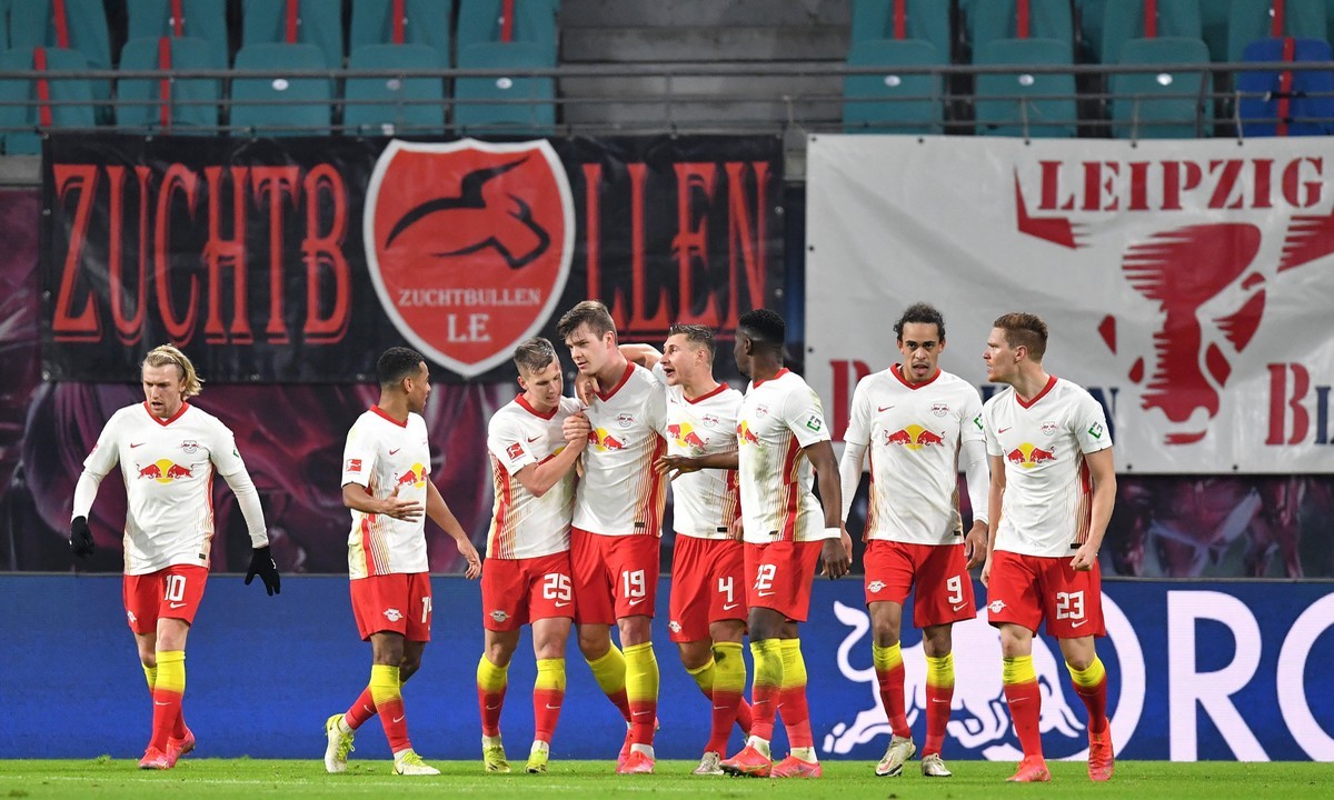 Τρέμε Μπάγερν! Η Λειψία έφτασε σε μία μεγάλη ανατροπή (3-2 την Γκλάντμπαχ), επανήλθε στο -2 και τίποτε δεν έχει κριθεί στη μάχη της Bundesliga.