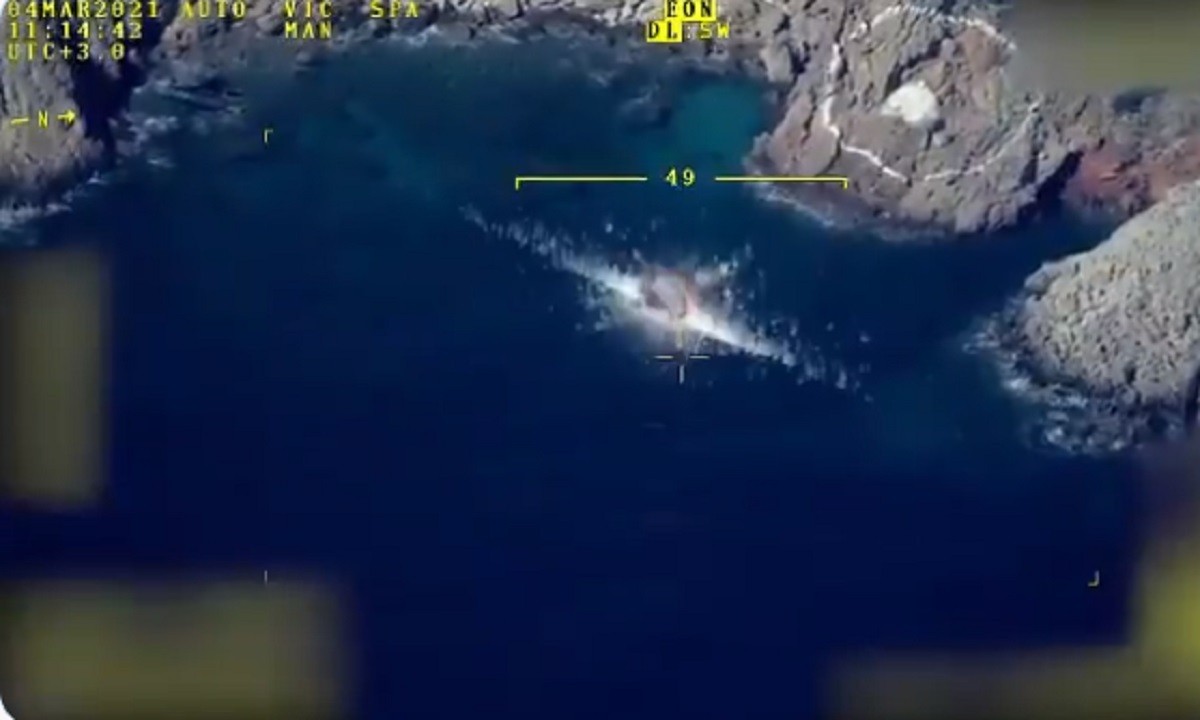 Bayraktar: Μήνυμα των Τούρκων για τα πλοία του ελληνικού Π.N. με βίντεο από βομβαρδισμούς των τουρκικών drones σε στόχους επιφανείας.