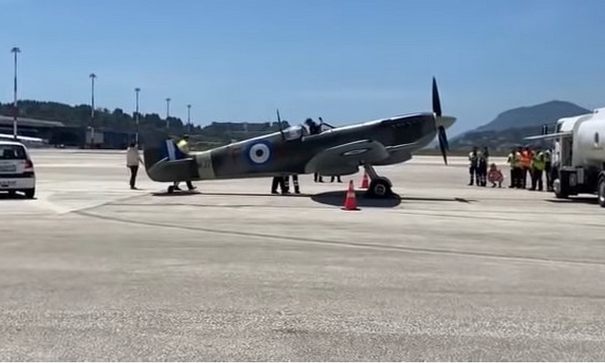 Πολεμική Αεροπορία: Το μαχητικό τύπου Spitfire, που έγραψε ιστορία, προσγειώθηκε στο Τατόι στο σχετικό μουσείο.