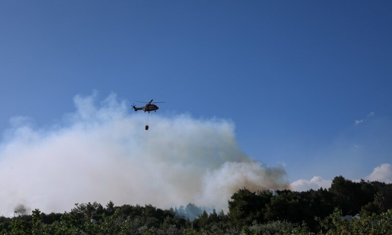 Φωτιά Μέγαρα: Εκκενώθηκαν οι οικισμοί Παπαγιαννέικα και Καλκάνι